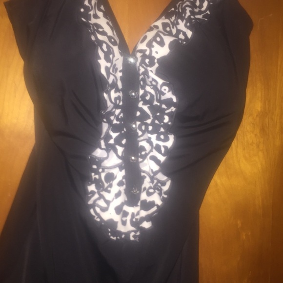 𝅺Black/cream ruffle front one piece swimsuit  10 - Picture 2 of 5
